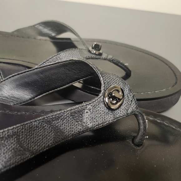 Coach Shelly Turn lock details Flip Flop Black Sz 39.5 - Picture 6 of 7